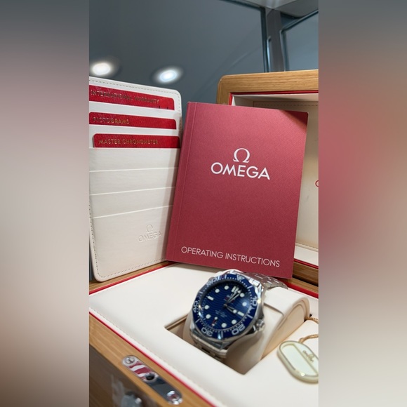 OMEGA SEAMASTER AUTOMATIC BLUE DIAL DIVER 300M - Picture 5 of 5